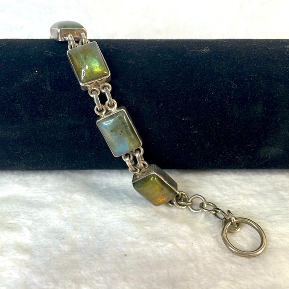 Blue/green Labradorite healing stone and silver bracelet. - Picture 2 of 5